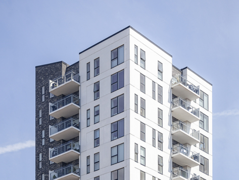 A vertical shot of a white building under the clear sky
